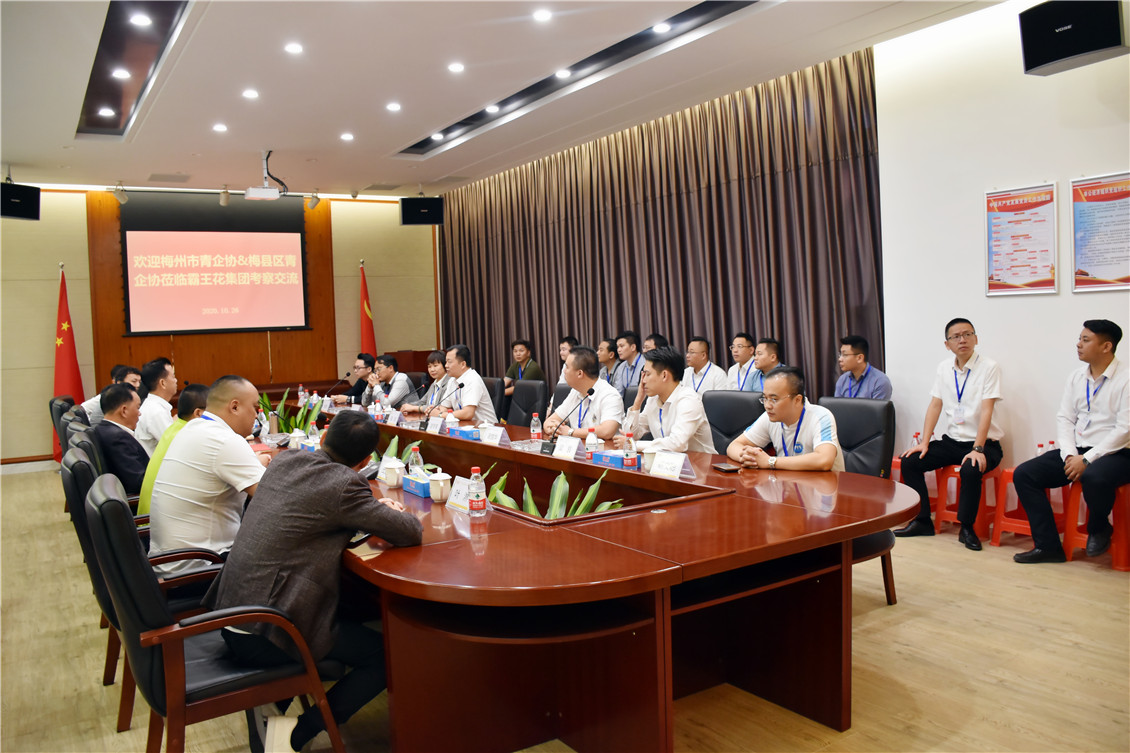 2 座談會現場.jpg