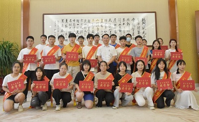 心系教育，以獎促學 ——廣東霸王花集團舉行2022年高考獎學金發放儀式